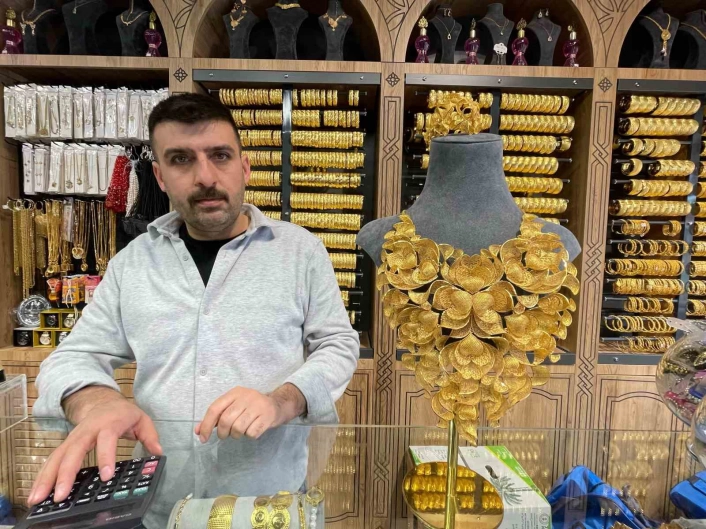 Gösterişli düğünlerin kurtarıcısı imitasyon takılara yoğun ilgi