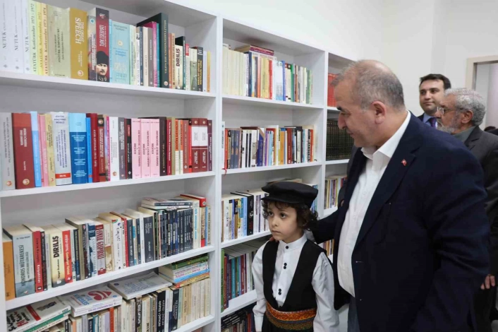 Elazığ'da şehit öğretmen Adnan Baydilinin adı kütüphaneye verildi