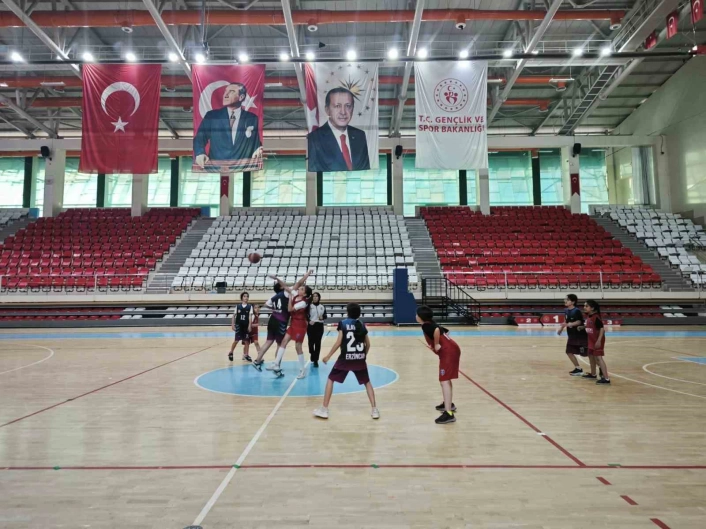 Erzincan'da 23 Nisan Basketbol heyecanı yaşandı
