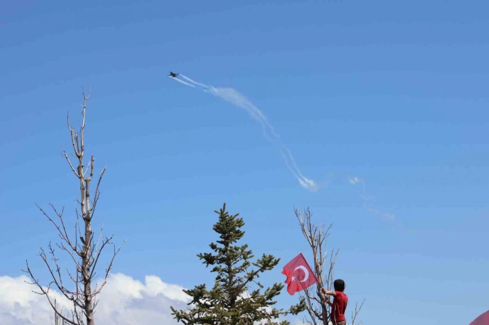 Erzurum'da SOLOTÜRK gösterisi nefes kesti