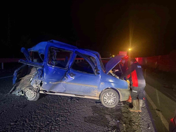 Iğdır'da Tır otomobile arkadan çarptı