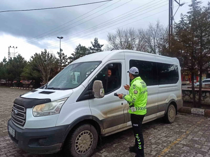 Kars'ta okul servisleri trafiğin radarında