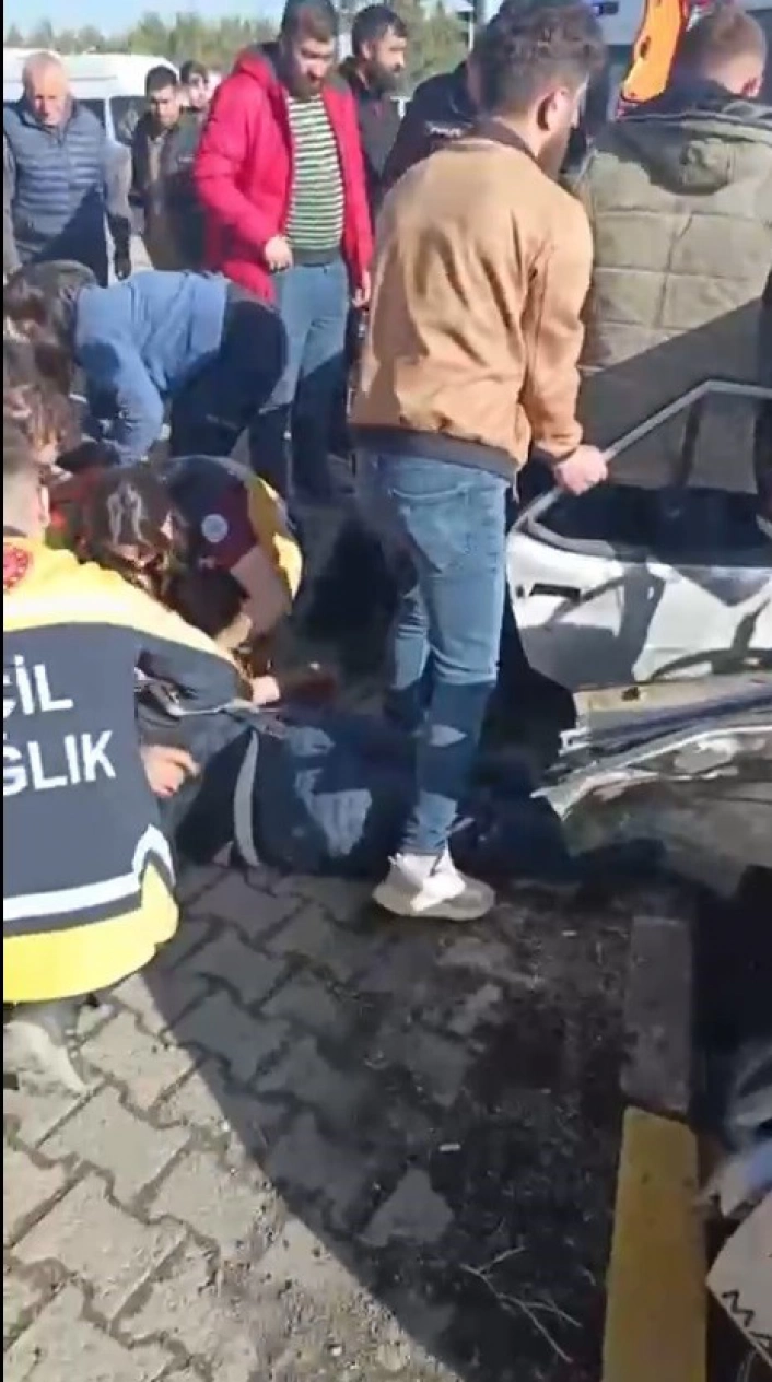 Kars'ta trafik kazası: 1 ölü 5 yaralı