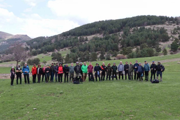 Kırmızı Tepeler'de gökkuşağı şöleni