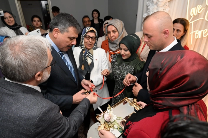 Kız istemeye Vali de katıldı