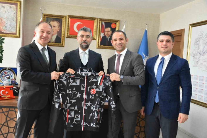 Küçükoğlu'na teşekküre gittiler