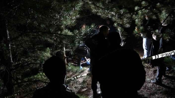 72 yaşındaki şahıs ağaca asılı halde ölü bulundu