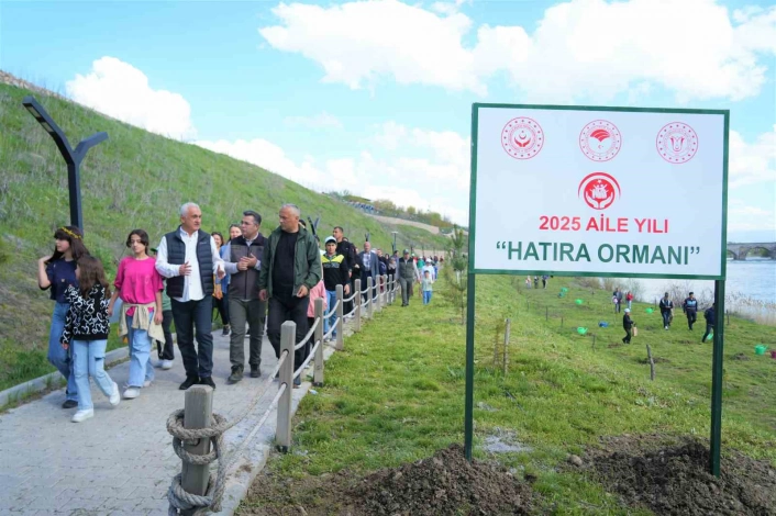Muş'ta '2025 Aile Yılı Hatıra Ormanı' kuruldu
