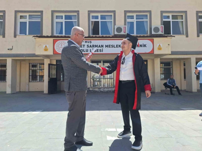 Muş'ta mezuniyet sevinci