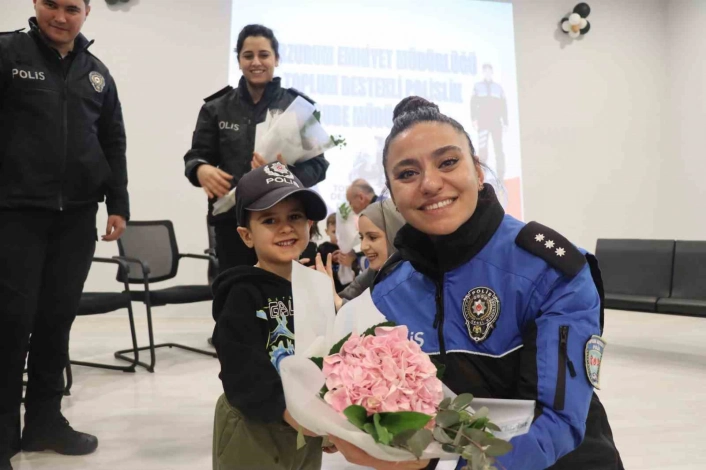 Polis'ten çocuklara sürpriz ziyaretler