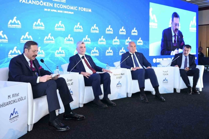 Bakan Ersoy: ''Turizmde hedef ilk 3 ülke arasına girmek''