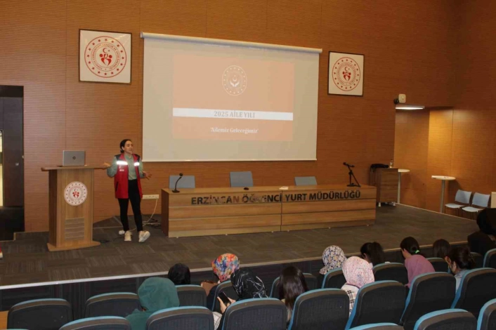 Üniversitelilere ‘Aile Yılı Semineri’ düzenlendi