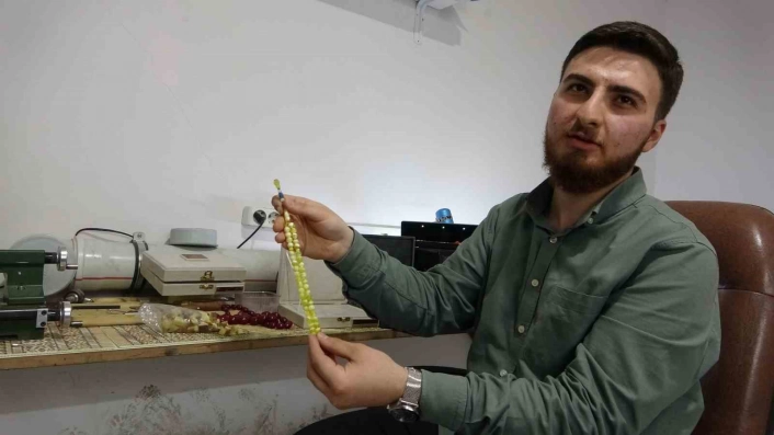 Usta ellerin ürettiği ‘tespihler’ 10 ila 15 bin TL arasında alıcı bulabiliyor