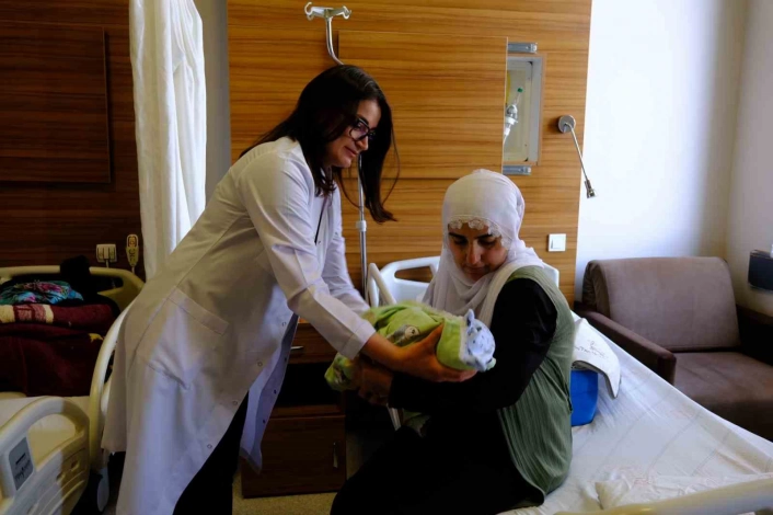 Van'da sağlık ekipleri zamanla yarıştı: Anne ve bebek hayata döndü