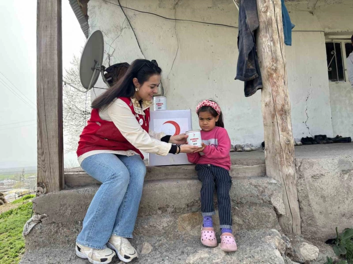 Ağrı'da Kızılay'ın yardım eli her eve ulaştı