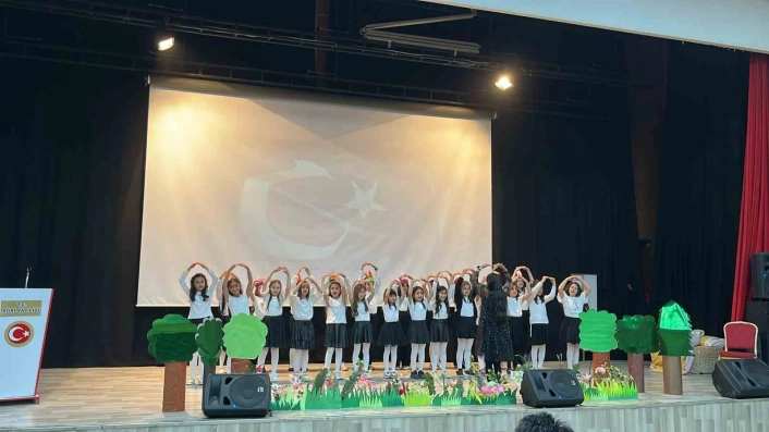 Ağrı'da 'Oyunlarla Dil Öğreniyorum' projesi kapsamında renkli etkinlikler