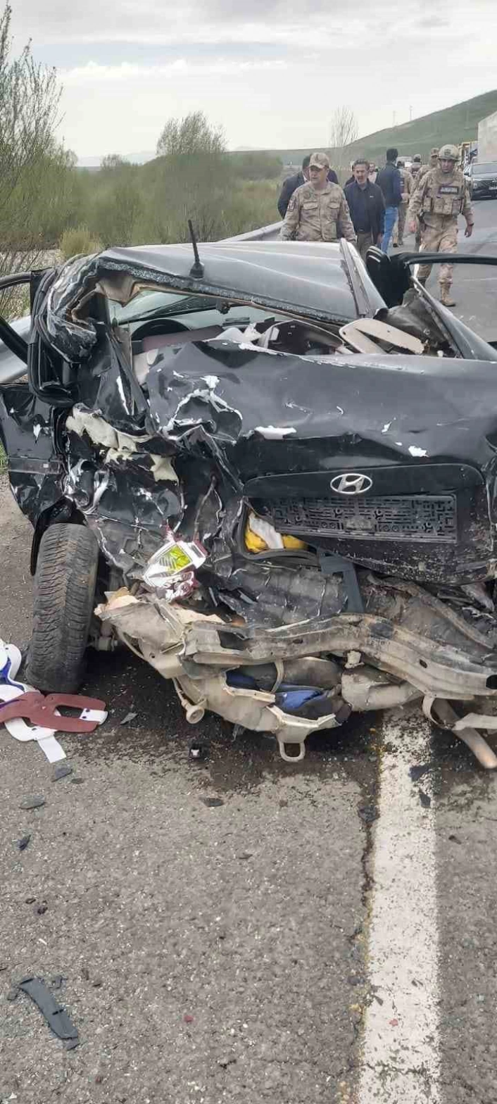 Ağrı'da trafik kazası: 2 ölü, 8 yaralı
