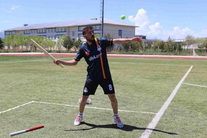 Ağrı'da unutulmaya yüz tutmuş 'Topa dara' oyunu gençlerle buluşuyor