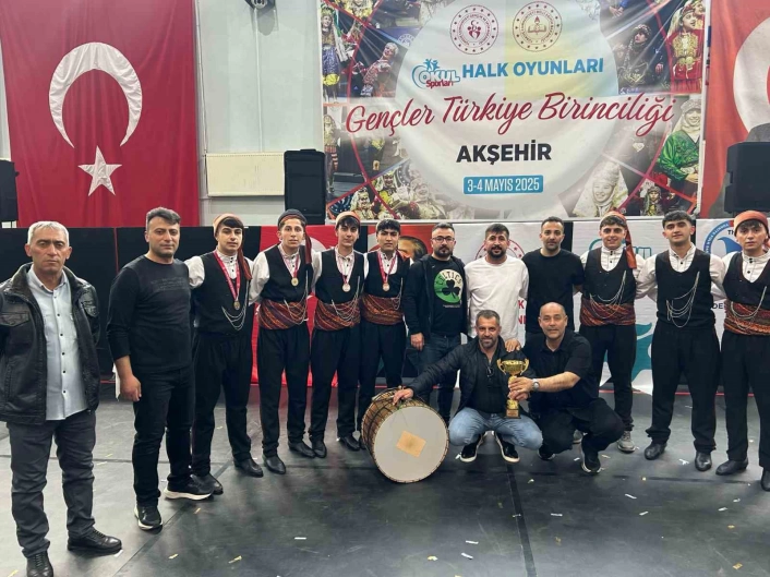 Ağrı'nın gururu Cumhuriyet Anadolu Lisesi, halk oyunlarında Türkiye şampiyonu oldu