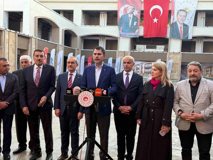 Bakan Kurum, Malatya'da Bakırcılar Çarşısı şantiyesini ziyaret etti