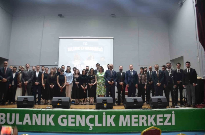 Bulanıkta Anadolu Türküleri Halk Konserine yoğun ilgi