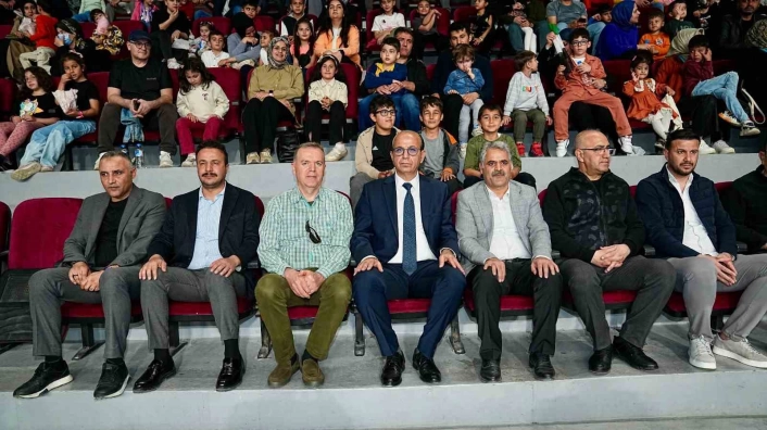 Cambaz Mithat Yetenek Sirkiniz gösterisi renkli ve heyecanlı anlara sahne oldu