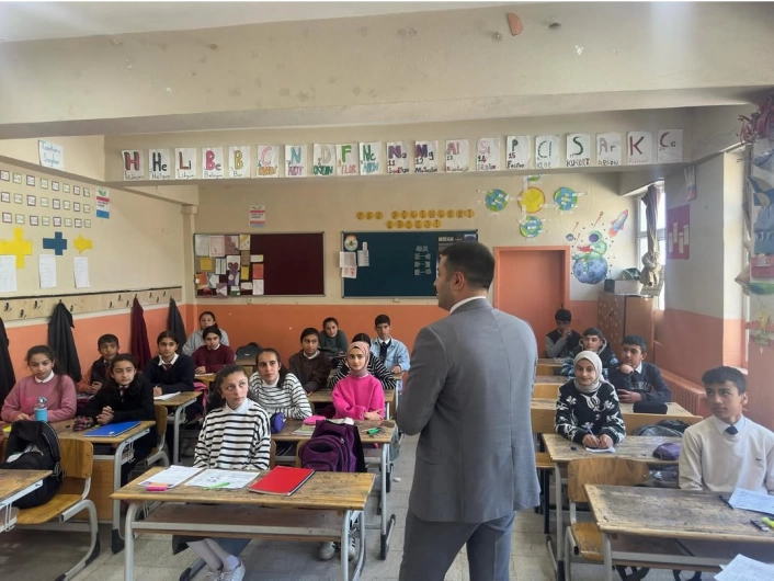 Diyadin'de eğitime kitap desteği