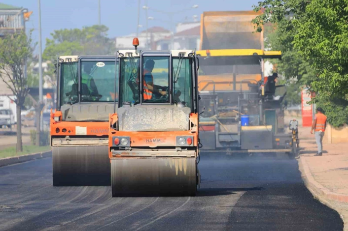 Elazığ'da asfalt mesaisi tüm hızıyla devam ediyor