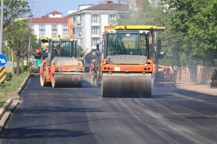 Elazığ'da asfalt yenileme çalışmaları sürüyor