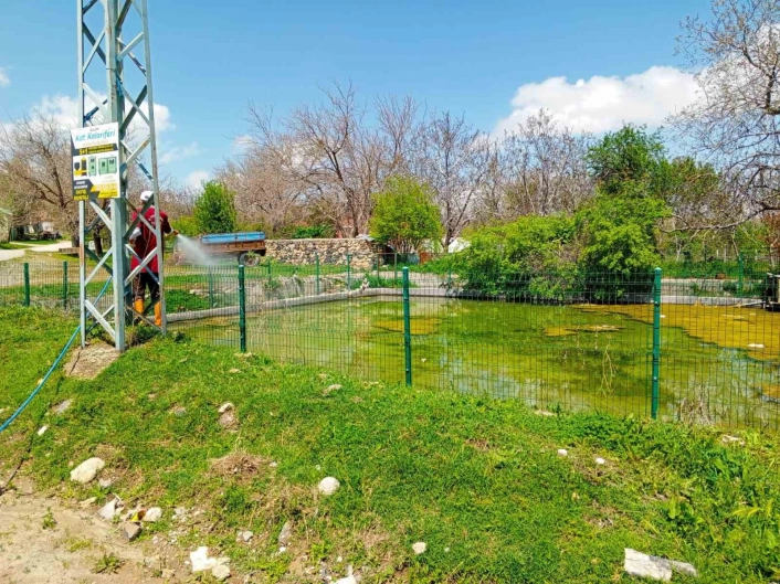 Elazığ'da larva ilaçlama çalışmaları sürüyor