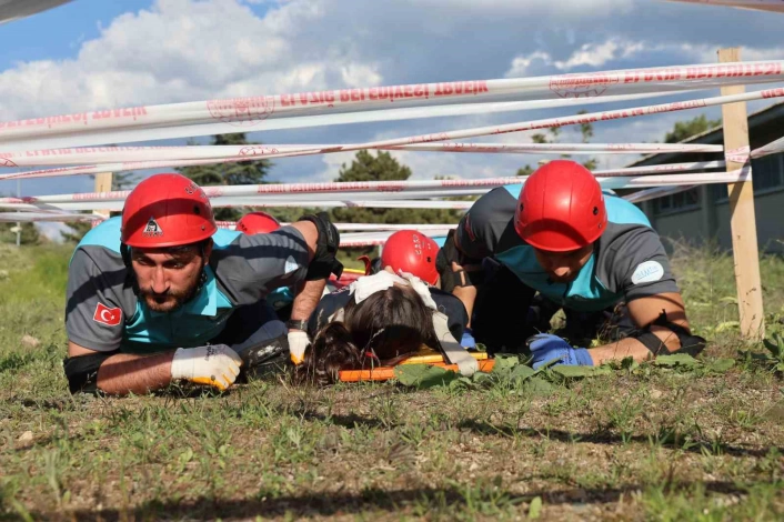 Elazığ'da zorlu UMKE eğitimi tamamlandı