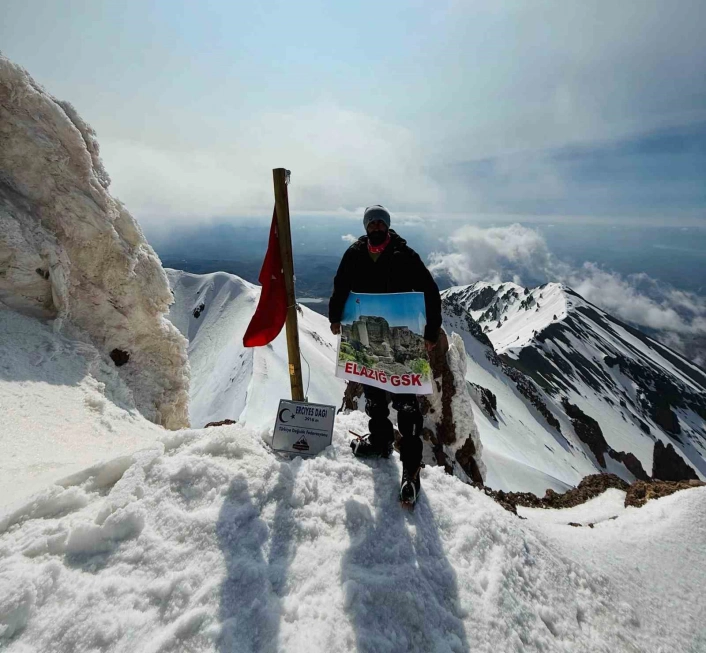 Elazığlı sporcu Erciyes Dağına tırmandı