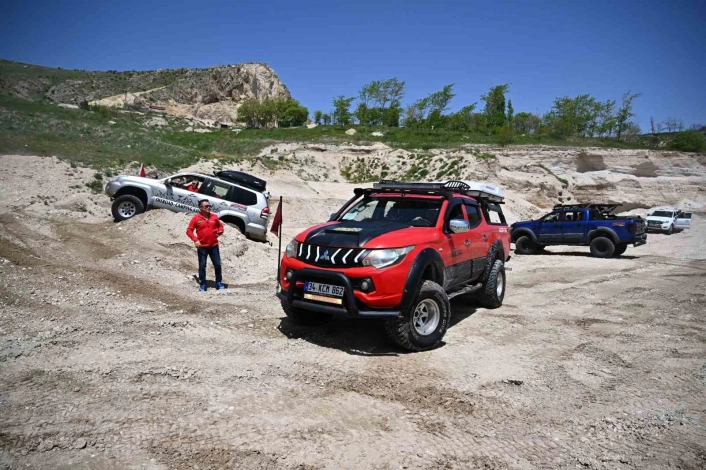 Offroadçular ‘Terörsüz Türkiye’ sloganıyla yollara çıktı
