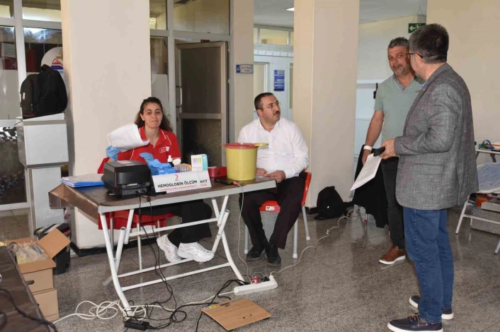 ESKİ'den Kızılaya kan bağışı