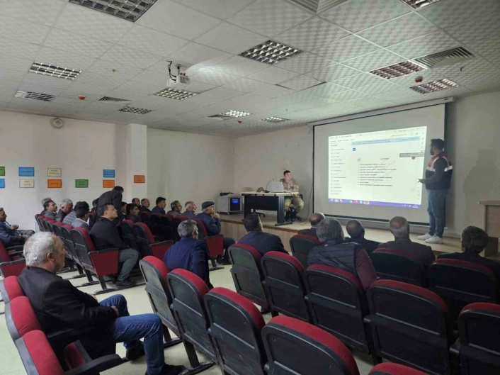 Horasan'da mahalle muhtarlarına yönelik madde bağımlılığı semineri düzenlendi