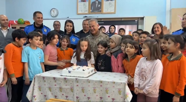 İl Emniyet Müdürü Turgay'dan kendisini doğum gününe davet eden öğrenciye sürpriz