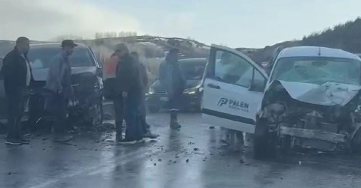 İspir'de trafik kazası: 4 yaralı