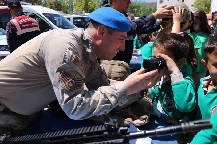 Jandarma'dan tanıtım ve bilgilendirme atağı
