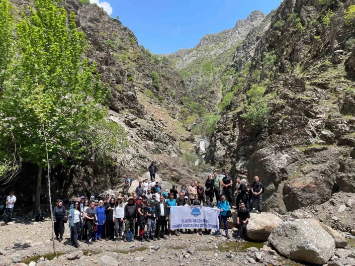 Karanlık Dere Kanyonunda doğa yürüyüşü düzenlendi