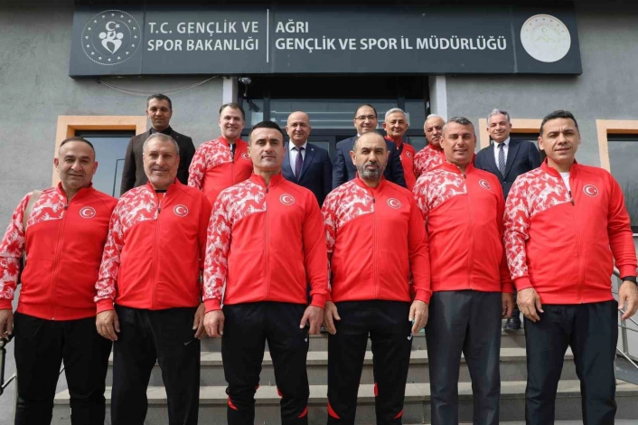 Karate Milli Takımından Çelebi'ye Teşekkür Ziyareti