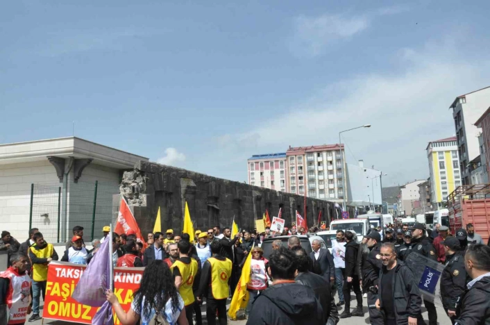 Kars'ta 1 Mayıs kutlamalarında arbede yaşandı