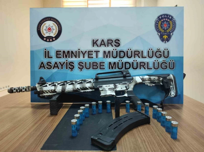 Kars'ta çok sayıda silah ve mühimmat ele geçirildi