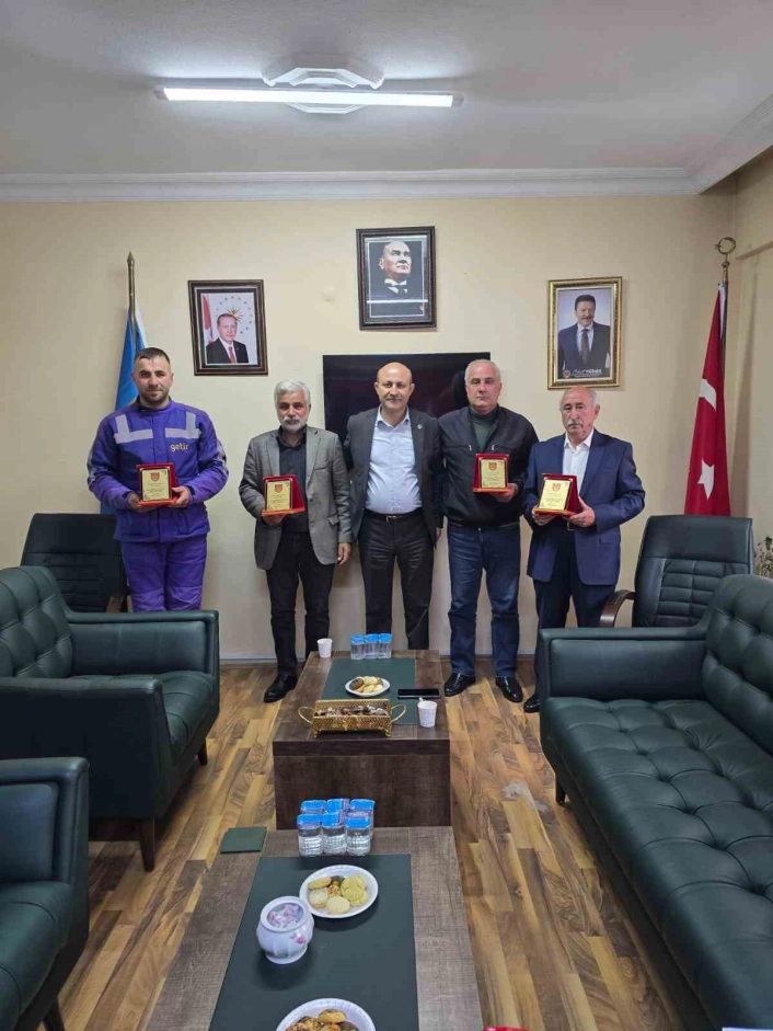 Kars'ta yılın şoförlerine plaket verildi