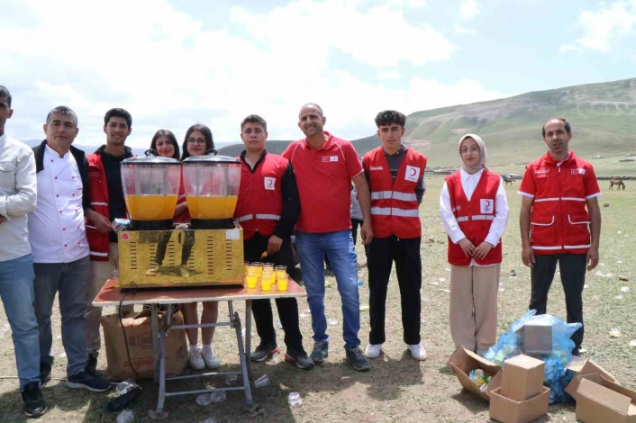Kızılay'ın yaylada düzenlediği bahar şenliği renkli görüntülere sahne oldu
