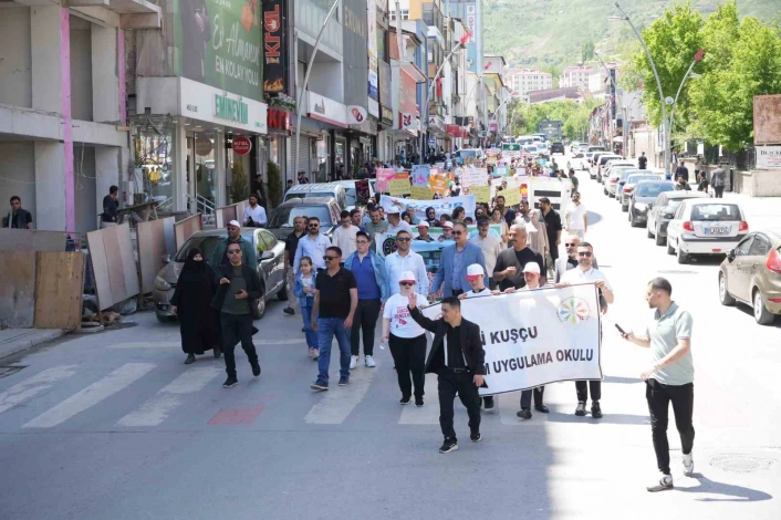 Muş'ta özel bireyler için farkındalık yürüyüşü düzenlendi