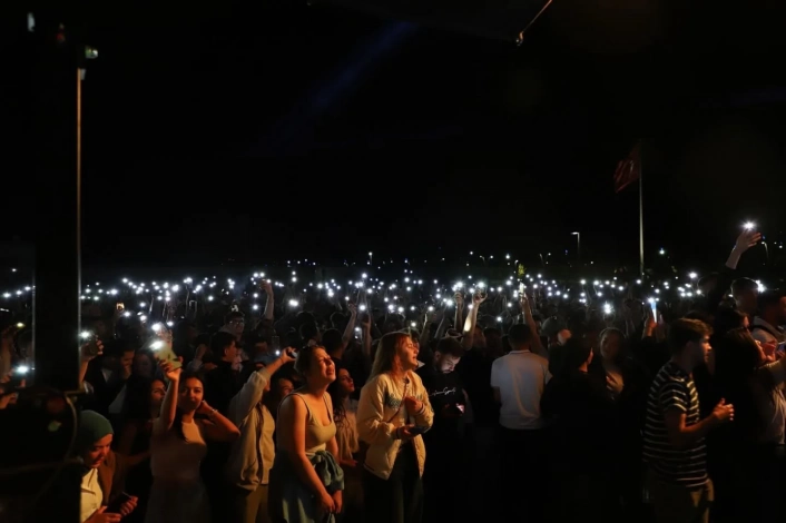 Öğrenciler konserle stres attı