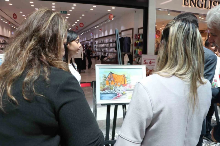 Öğrencilerin yıl sonu resim sergisi büyük beğeni topladı