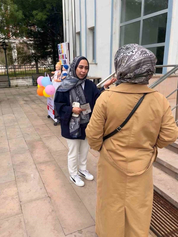 Palu'da doğal olan normal doğum temalı etkinlik