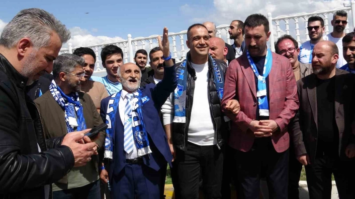 Erzurumspor taraftarlarından coşkulu uğurlama