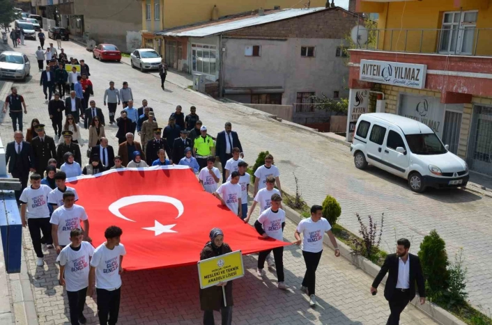 Tercan'da Gençlik Yürüyüşü düzenlendi
